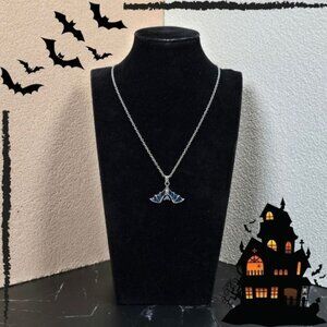 🎃 Halloween‎ Hanging Bat Pendant Necklace (NWOT)